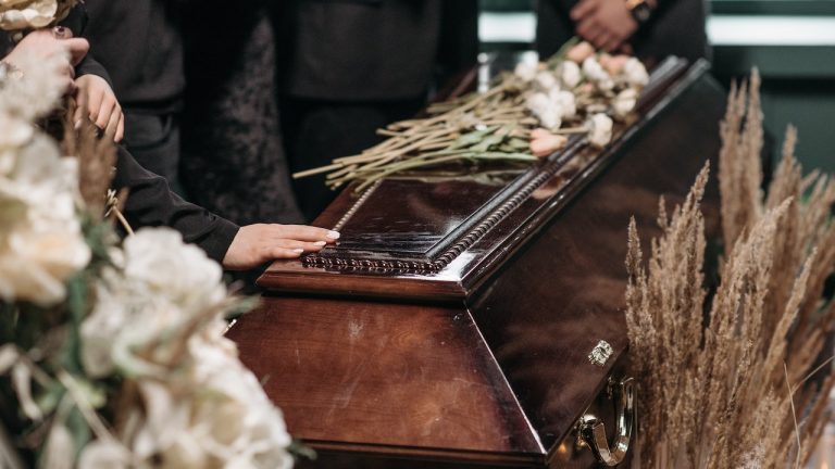 Mistrz ceremonii pogrzebowej – na czym polega jego praca?